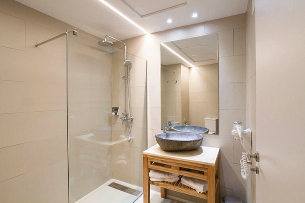 Ibersol Torremolinos Beach - Badbeispiel Doppelzimmer seitl. Meerblick (Zimmercodierung DBN)