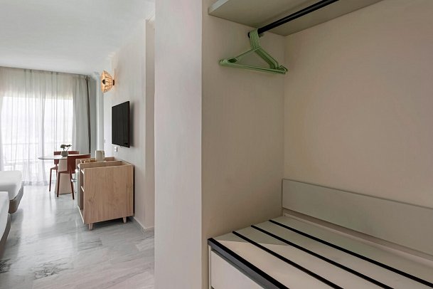 SOL Málaga Guadalmar - Wohnbeispiel Familienzimmer (Zimmercodierung FB1)