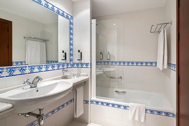TRH Mijas Hotel - Badbeispiel Doppelzimmer Superior (Zimmercodierung DS1)