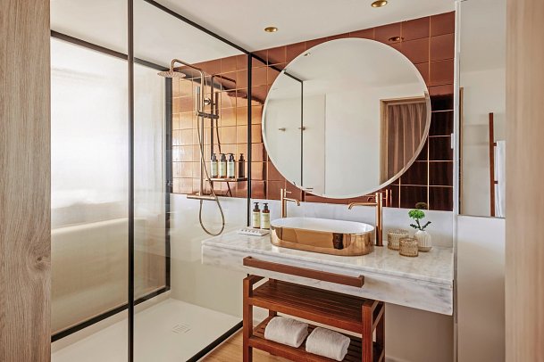 ME Marbella - Badbeispiel Doppelzimmer Superior ME (Zimmercodierungen DS1, DS2, JS1 & JSN)