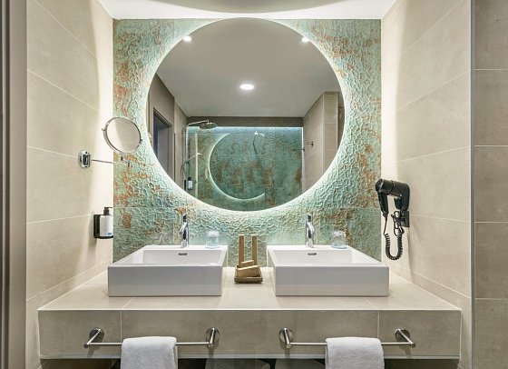 Occidental Puerto Banús - Badbeispiel Doppelzimmer Deluxe (Zimmercodierung DD1)