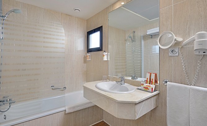 Sol Torremolinos – Don Pedro - Badbeispiel Doppelzimmer (Zimmercodierungen DB1, DB2, D1P & D2P)