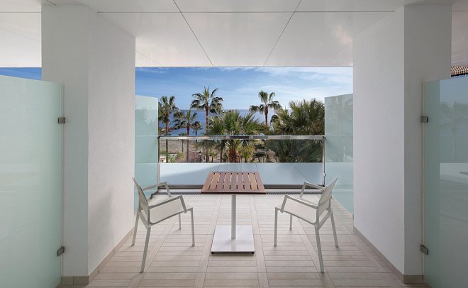 Amàre Beach Hotel Marbella - Balkonbeispiel Doppelzimmer Meerblick (Zimmercodierung DBM)