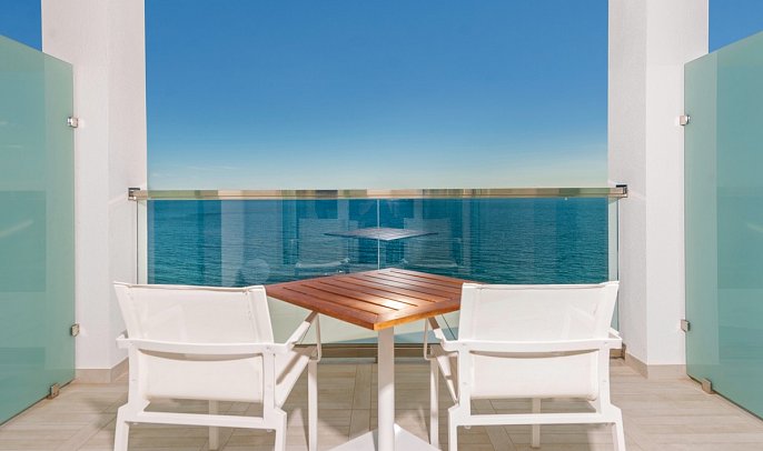 Amàre Beach Hotel Marbella - Balkonbeispiel Doppelzimmer Meerblick (Zimmercodierung DBM)