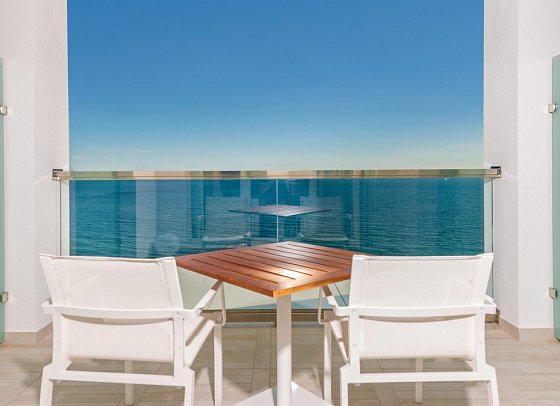 Amàre Beach Hotel Marbella - Balkonbeispiel Doppelzimmer Meerblick (Zimmercodierung DBM)