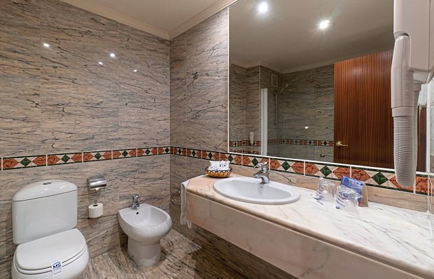 MS Amaragua Hotel & Convention Center - Badbeispiel Doppelzimmer Bestpreis (Zimmercodierungen DP1 & DBN)
