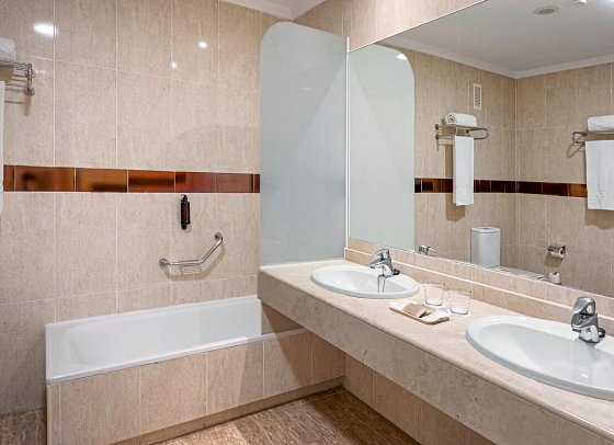 Holiday World Village Affiliated by Meliá - Badbeispiel Juniorsuite (Zimmercodierung JB1)