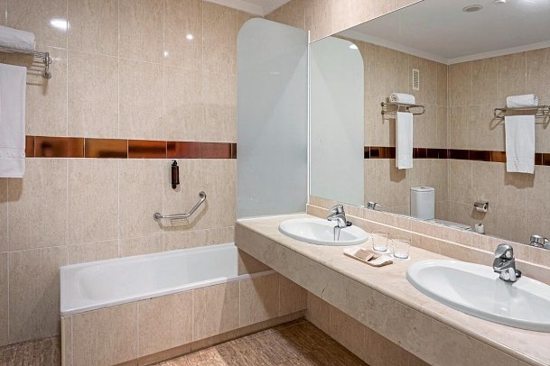 Holiday World Village Affiliated by Meliá - Badbeispiel Juniorsuite (Zimmercodierung JB1)