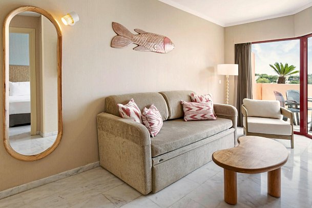 Holiday World Village Affiliated by Meliá - Wohnbeispiel Juniorsuite seitl. Meerblick (Zimmercodierung JBN)