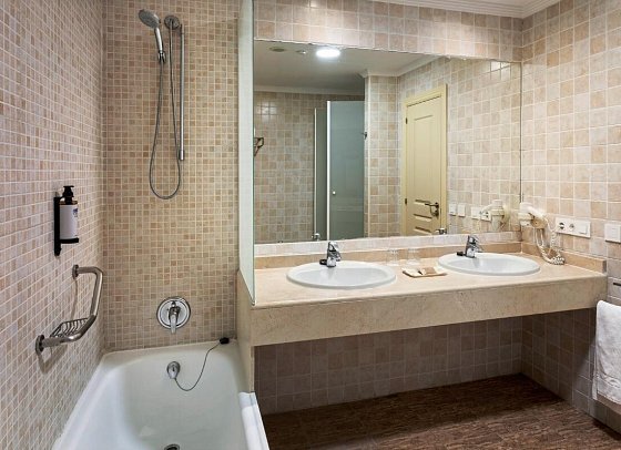 Holiday World Village Affiliated by Meliá - Badbeispiel Juniorsuite seitl. Meerblick (Zimmercodierung JBN)