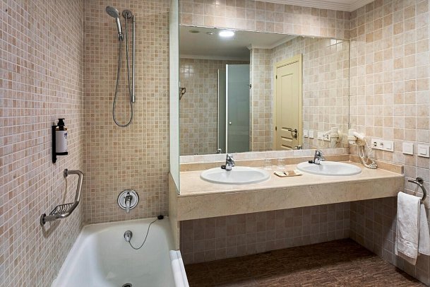 Holiday World Village Affiliated by Meliá - Badbeispiel Juniorsuite seitl. Meerblick (Zimmercodierung JBN)