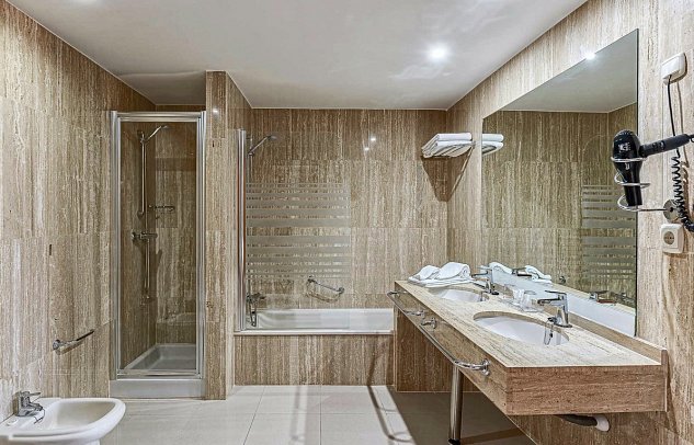 Hotel Bahia Tropical - Badbeispiel Juniorsuite (Zimmercodierung JB1)