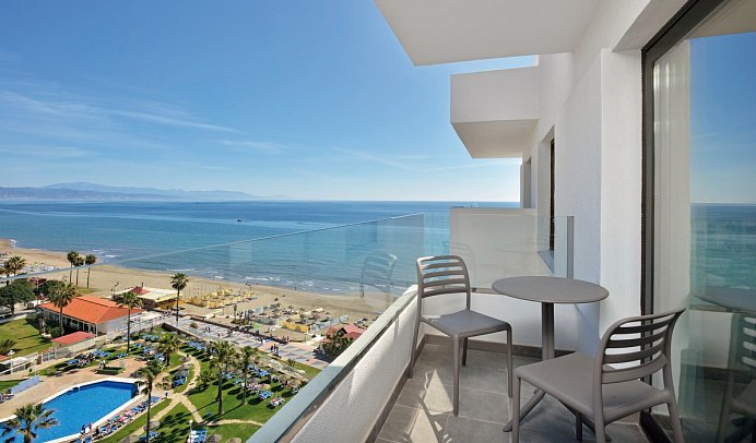 Ocean House Costa del Sol by Grupotel - Balkonbeispiel Suite seitlicher Meerblick (Zimmercodierungen WBN & W1N)