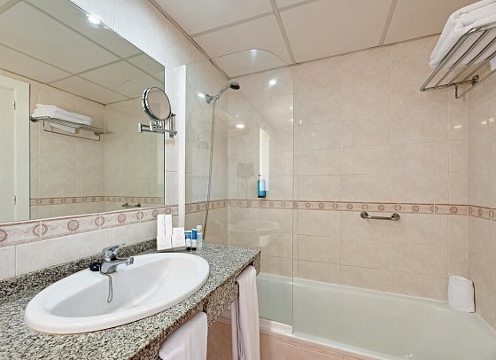 AluaSun Marbella Park - Badbeispiel Doppelzimmer (Zimmercodierung DB1)