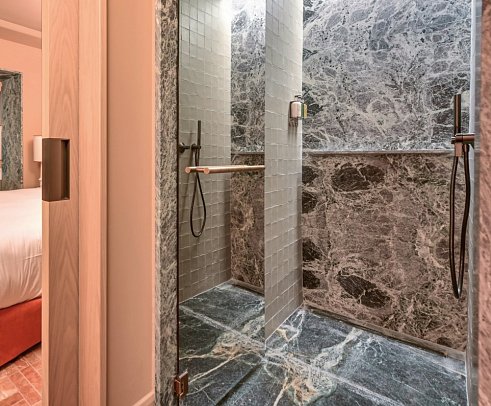 El Fuerte Marbella - Badbeispiel Doppelzimmer Supreme Standard (Zimmercodierung DB2)