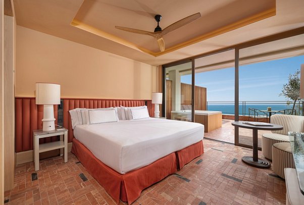 El Fuerte Marbella - Wohnbeispiel Doppelzimmer frontaler Meerblick Typ Selected (Zimmercodierung DBO)