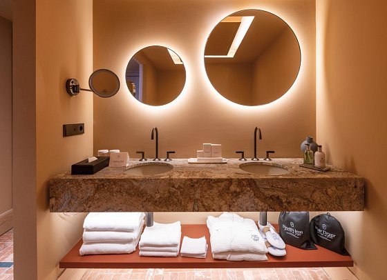 El Fuerte Marbella - Badbeispiel Doppelzimmer frontaler Meerblick Typ Selected (Zimmercodierung DBO)