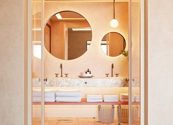 El Fuerte Marbella - Badbeispiel Juniorsuite frontaler Meerblick Typ Selected (Zimmercodierung J1O)