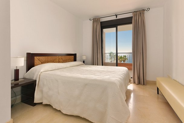 Olée Nerja Holiday Rentals - Wohnbeispiel Appartement 2 Schlafzimmer Meerblick (Zimmercodierung OBM)