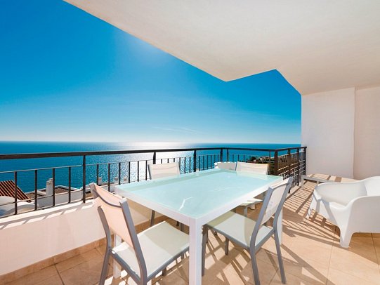 Olée Nerja Holiday Rentals - Balkonbeispiel Appartement 2 Schlafzimmer Meerblick (Zimmercodierung OBM)