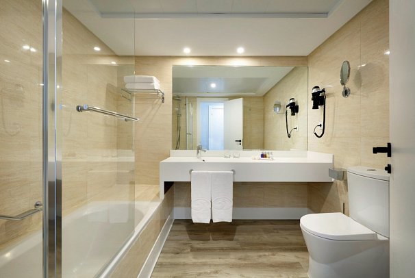 Benalma Hotel Costa del Sol - Badbeispiel Doppelzimmer Superior Deluxe Meerblick (Zimmercodierung DSM)