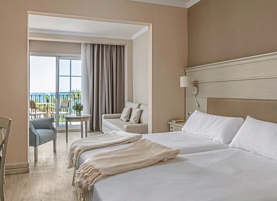 Iberostar Waves Málaga Playa - Wohnbeispiel Juniorsuite Meerblick (Zimmercodierungen J1M & J2M)