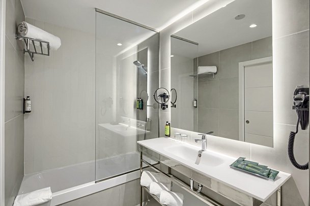 Sercotel Rosaleda Málaga - Beispiel Bad Doppelzimmer Klassik (Zimmercodierung DB1)