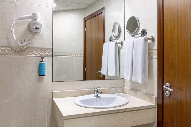 AluaSun Lago Rojo - Badbeispiel Doppelzimmer Superior (Zimmercodierung DS1)