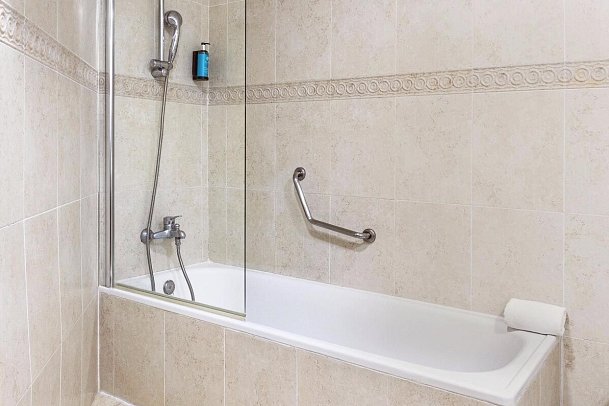 AluaSun Lago Rojo - Badbeispiel Doppelzimmer Superior (Zimmercodierung DS1)