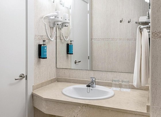 AluaSun Lago Rojo - Badbeispiel Juniorsuite (Zimmercodierung JB1)