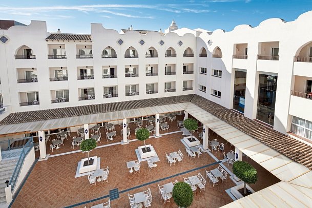 Hotel Mac Puerto Marina - Blickbeispiel Doppelzimmer Innenhof Andalusien (Zimmercodierung DB2)
