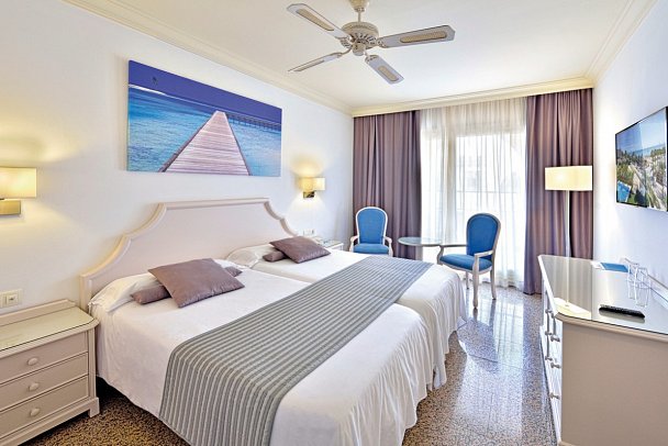 Hotel Mac Puerto Marina - Wohnbeispiel Doppelzimmer Poolblick (Zimmercodierung D1P)