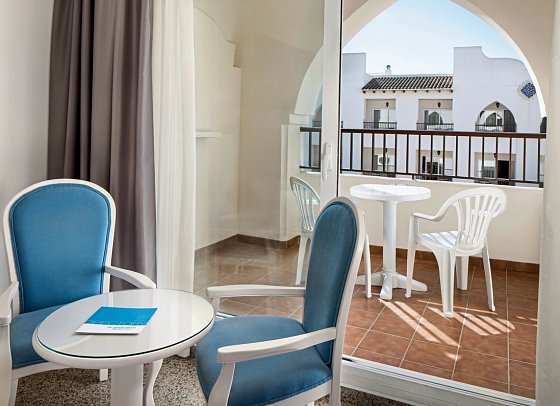 Hotel Mac Puerto Marina - Wohnbeispiel Doppelzimmer Innenhof Andalusien (Zimmercodierung DB2)