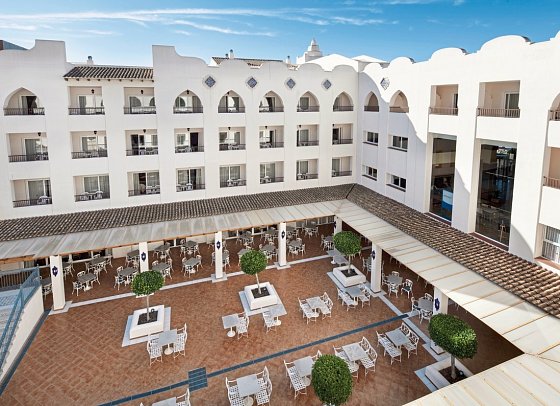 Hotel Mac Puerto Marina - Blickbeispiel Doppelzimmer Innenhof Andalusien (Zimmercodierung DB2)