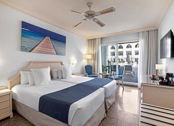 Hotel Mac Puerto Marina - Wohnbeispiel Doppelzimmer Poolzugang (Zimmercodierung DB4)