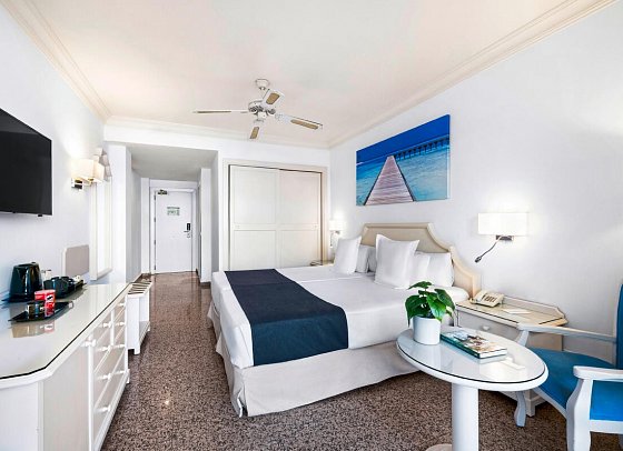 Hotel Mac Puerto Marina - Wohnbeispiel Doppelzimmer Poolzugang (Zimmercodierung DB4)