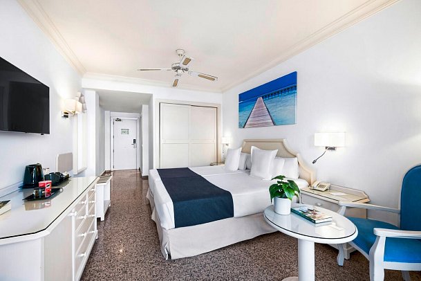 Hotel Mac Puerto Marina - Wohnbeispiel Doppelzimmer Poolzugang (Zimmercodierung DB4)