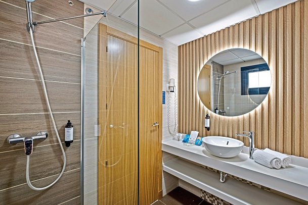 Hotel Puente Real - Badbeispiel Juniorsuite (Zimmercodierungen JB1 & J1P)