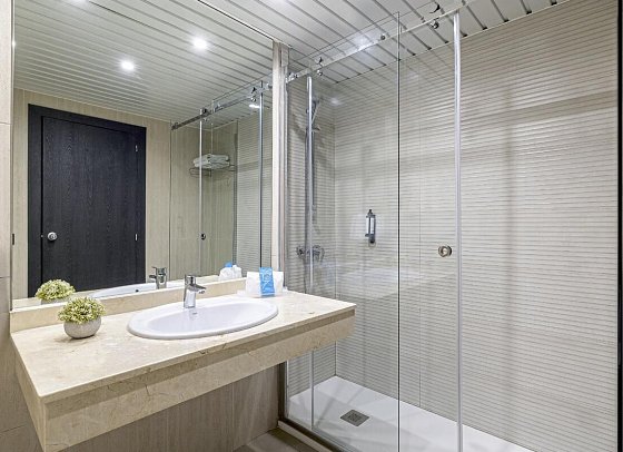 Hotel Puente Real - Badbsp. Doppelzimmer Superior seitl. Meerblick (Zimmercodierung DSN)