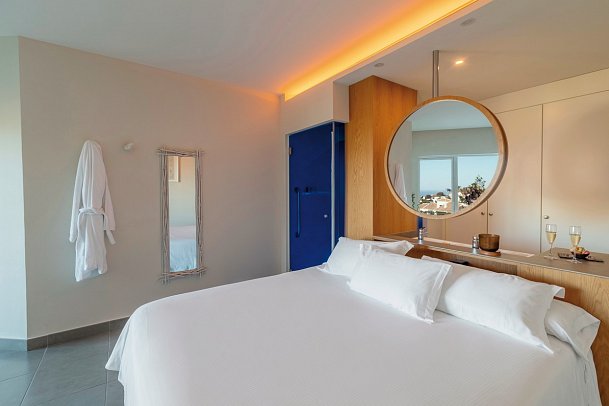 Higuerón Hotel Málaga, Curio Collection by Hilton - Wohnbeispiel Doppelzimmer Deluxe seitl. Meerblick (Zimmercodierung DDN)