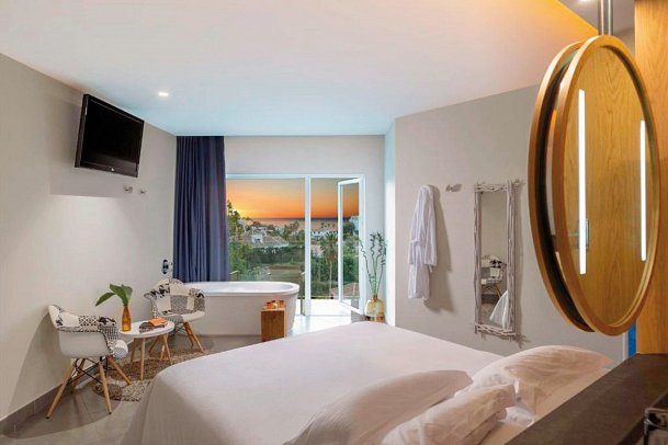 Higuerón Hotel Málaga, Curio Collection by Hilton - Wohnbeispiel Doppelzimmer Deluxe Meerblick (Zimmercodierung DDM)