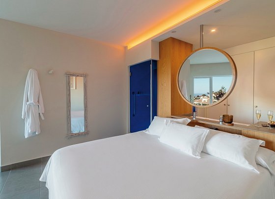 Higuerón Hotel Málaga, Curio Collection by Hilton - Wohnbeispiel Doppelzimmer Deluxe seitl. Meerblick (Zimmercodierung DDN)