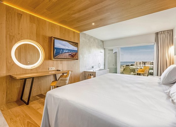 Higuerón Hotel Málaga, Curio Collection by Hilton - Wohnbeispiel Leiro Suite seitlicher Meerblick (Zimmercodierung WXN)