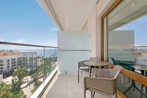 Sol Torremolinos – Don Pablo - Balkonbeispiel Doppelzimmer seitlicher Meerblick (Zimmercodierungen D1N, D2N, DSN & D3N)