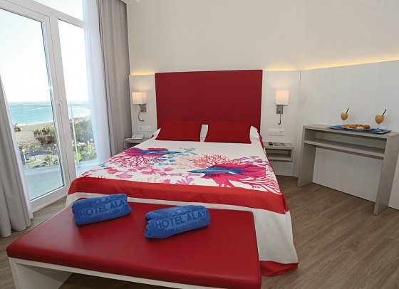 Hotel Alay - Wohnbeispiel Juniorsuite seitlicher Meerblick (Zimmercodierung JBN)
