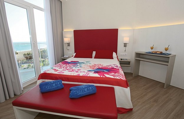 Hotel Alay - Wohnbeispiel Juniorsuite seitlicher Meerblick (Zimmercodierung JBN)