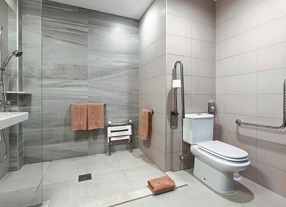Hotel Riu Costa del Sol - Badbeispiel Doppelzimmer barrierefrei (Zimmercodierung DB3)