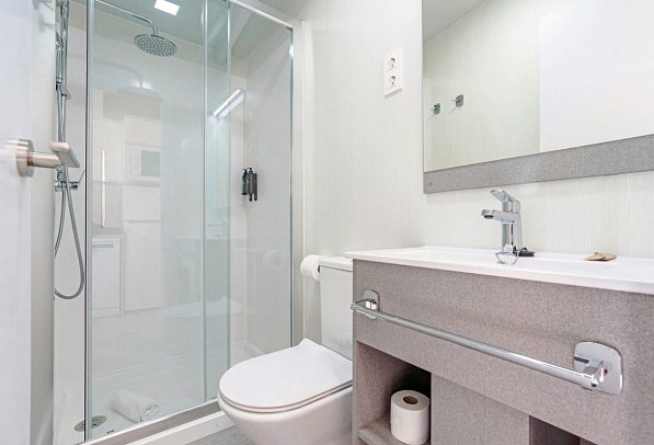 Costa del Sol Glamping Village - Badbeispiel Amos Studio (Zimmercodierung SB1)