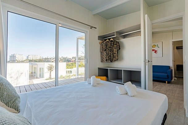 Costa del Sol Glamping Village - Wohnbeispiel Bungalow Leo (Zimmercodierungen BF2 & BFM)