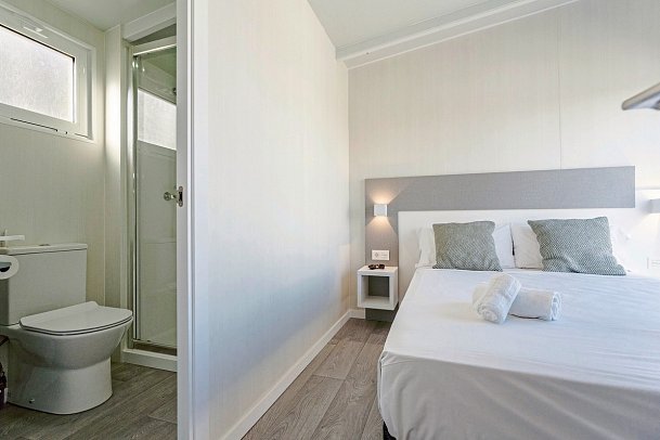 Costa del Sol Glamping Village - Wohnbeispiel Bungalow Leo (Zimmercodierungen BF2 & BFM)